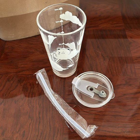 *NEW* Cloud and Bear Glass Cup with Lid & Straw - Picture 5 of 9